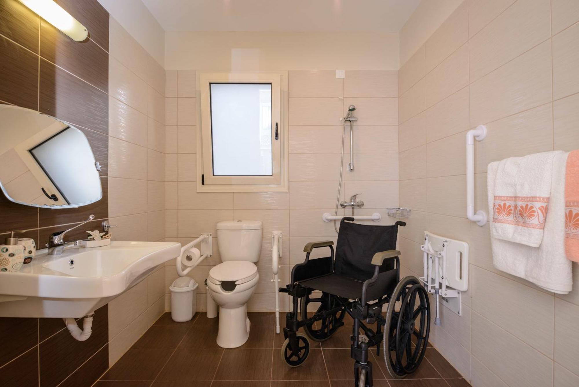 Aksos Suites Accessible Accommodation Agia  Quarto foto